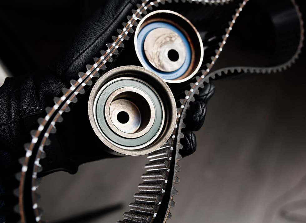 Zahnriemen Mit Spannrollen Und Umlenkrollen Eines Motors